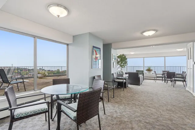 $329,500 | 1919 North Summit Avenue, Unit 1D, Milwaukee, WI 53202