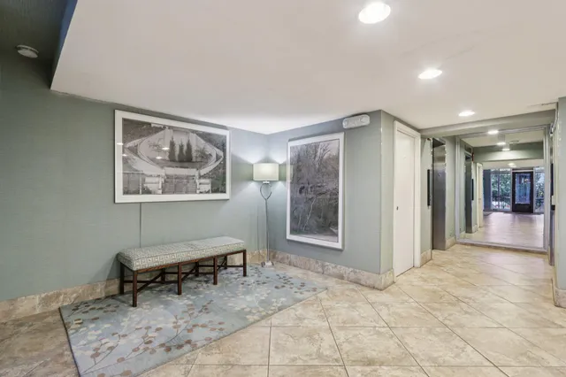 $329,500 | 1919 North Summit Avenue, Unit 1D, Milwaukee, WI 53202