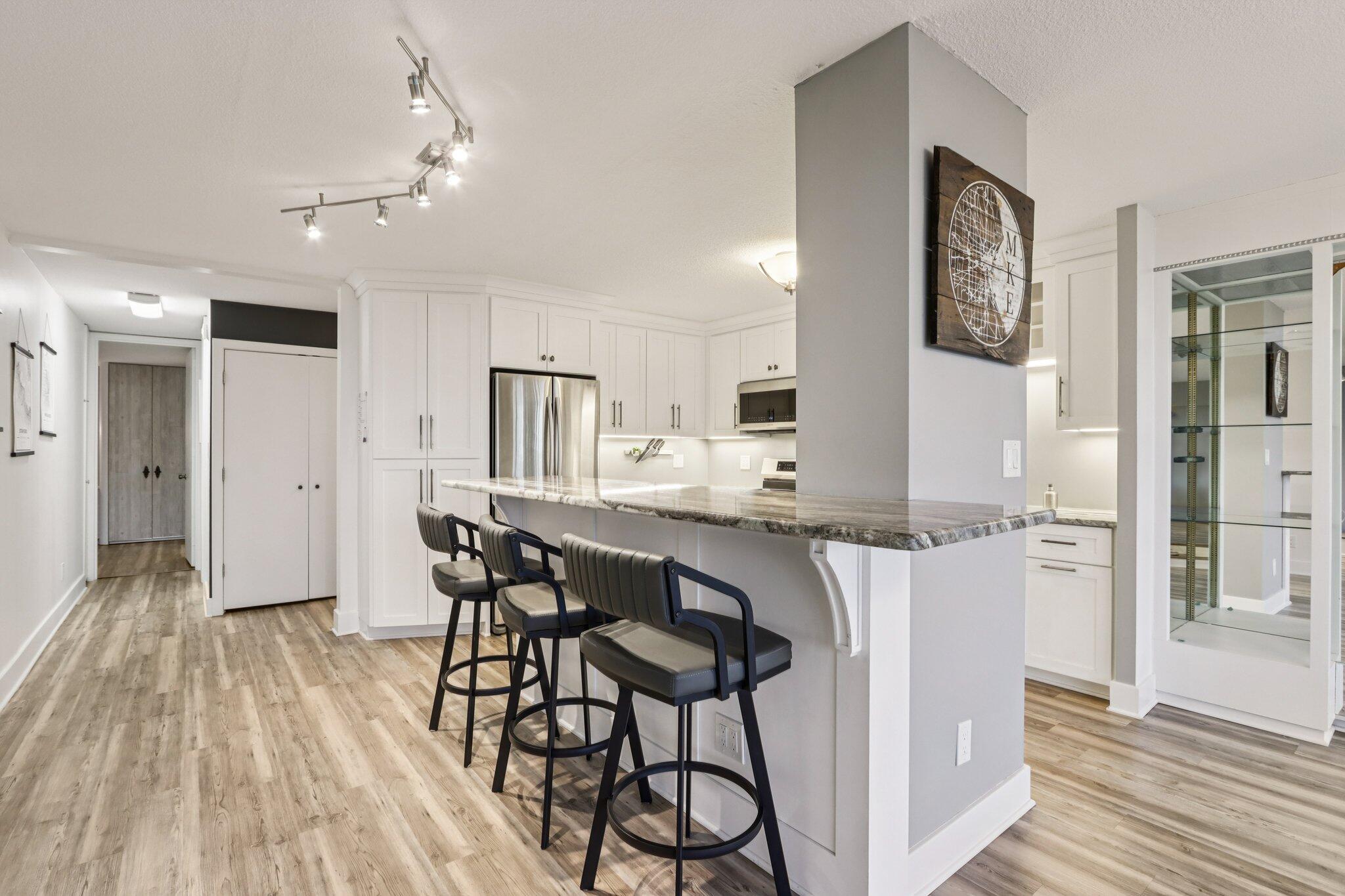 1919 North Summit Avenue, Unit 1D Milwaukee, WI 53202 - Photo 3 of 37 12-web-or-mls-N Summit Ave 1D-S1410-012