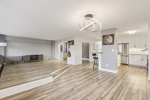 $329,500 | 1919 North Summit Avenue, Unit 1D, Milwaukee, WI 53202