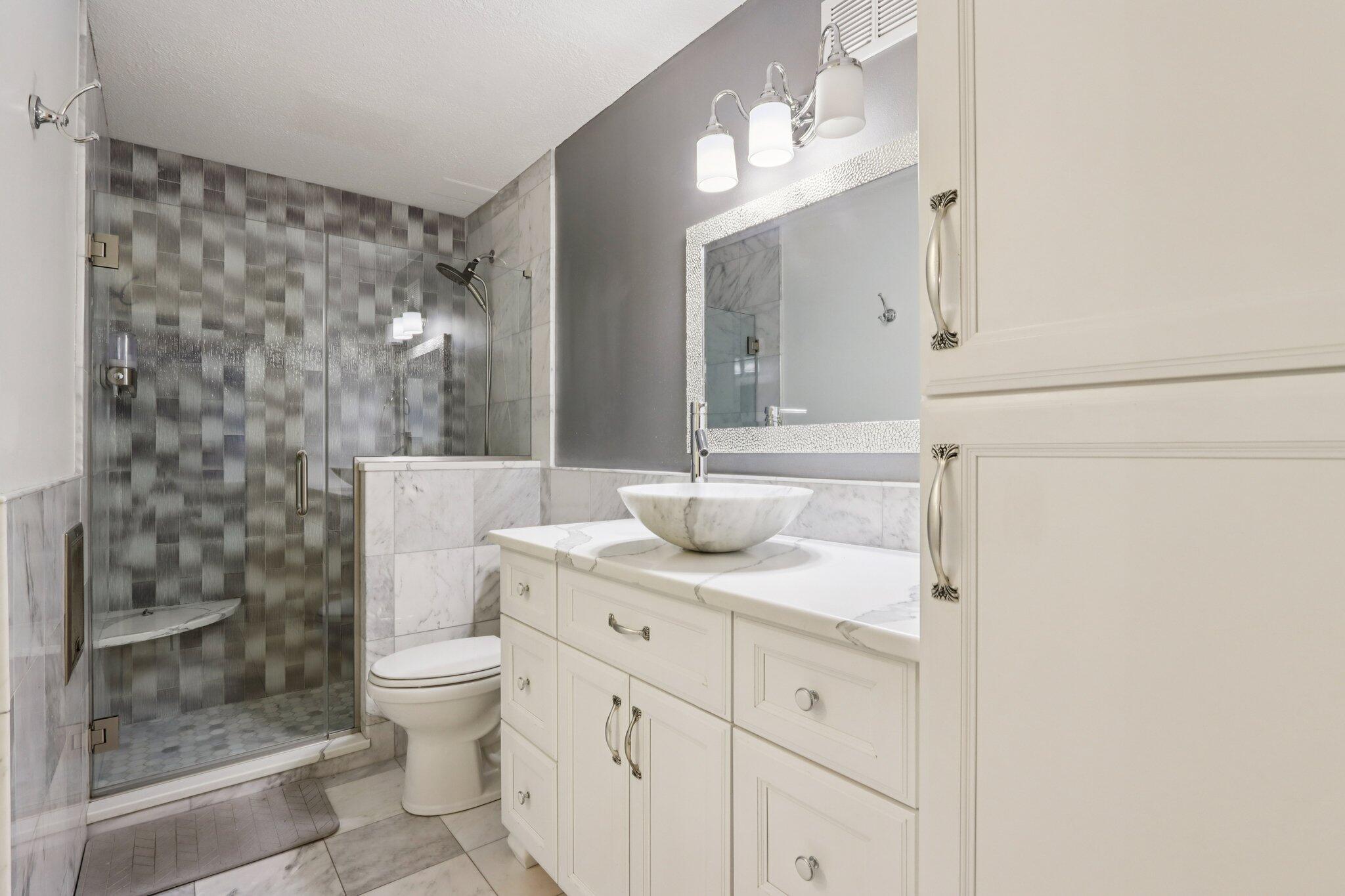 1919 North Summit Avenue, Unit 1D Milwaukee, WI 53202 - Photo 9 of 37 25-web-or-mls-N Summit Ave 1D-S1410-025