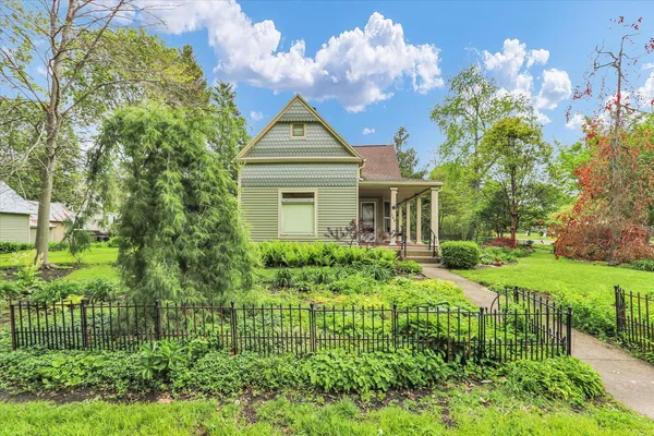 $185,000 | 108 5th Street, St. Joseph, IL 61873
