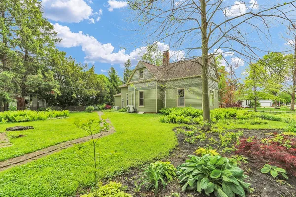$185,000 | 108 5th Street, St. Joseph, IL 61873