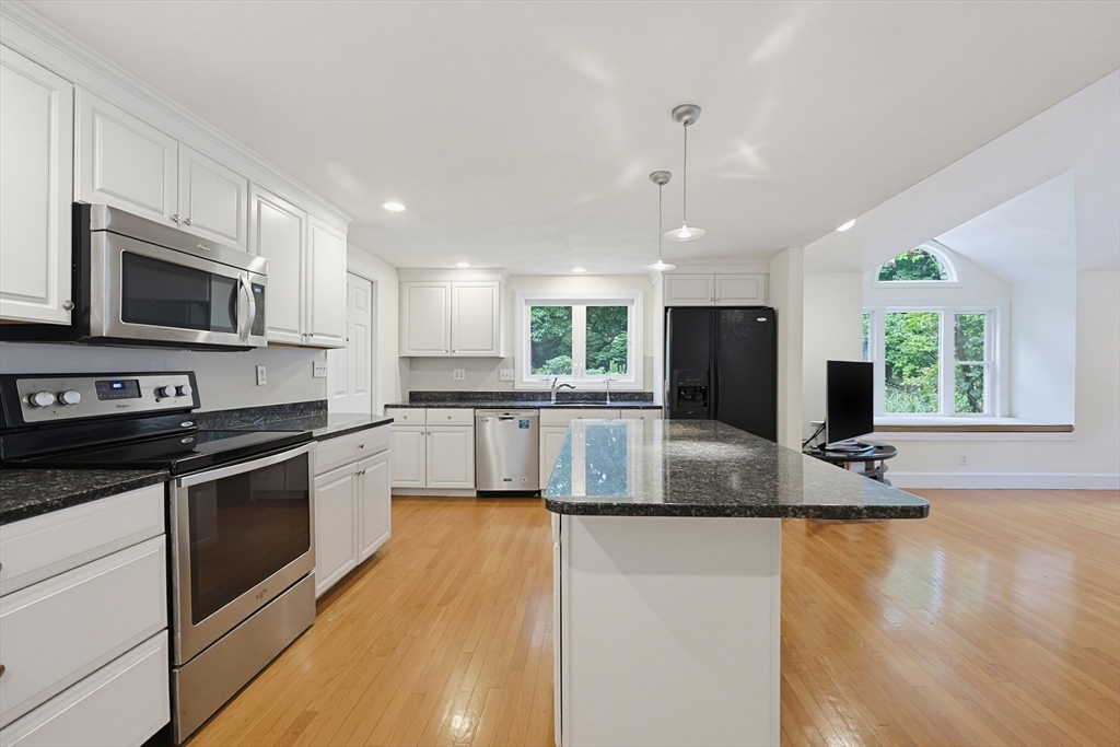103 John Carver Road Reading, MA 01867 - Photo 11 of 38