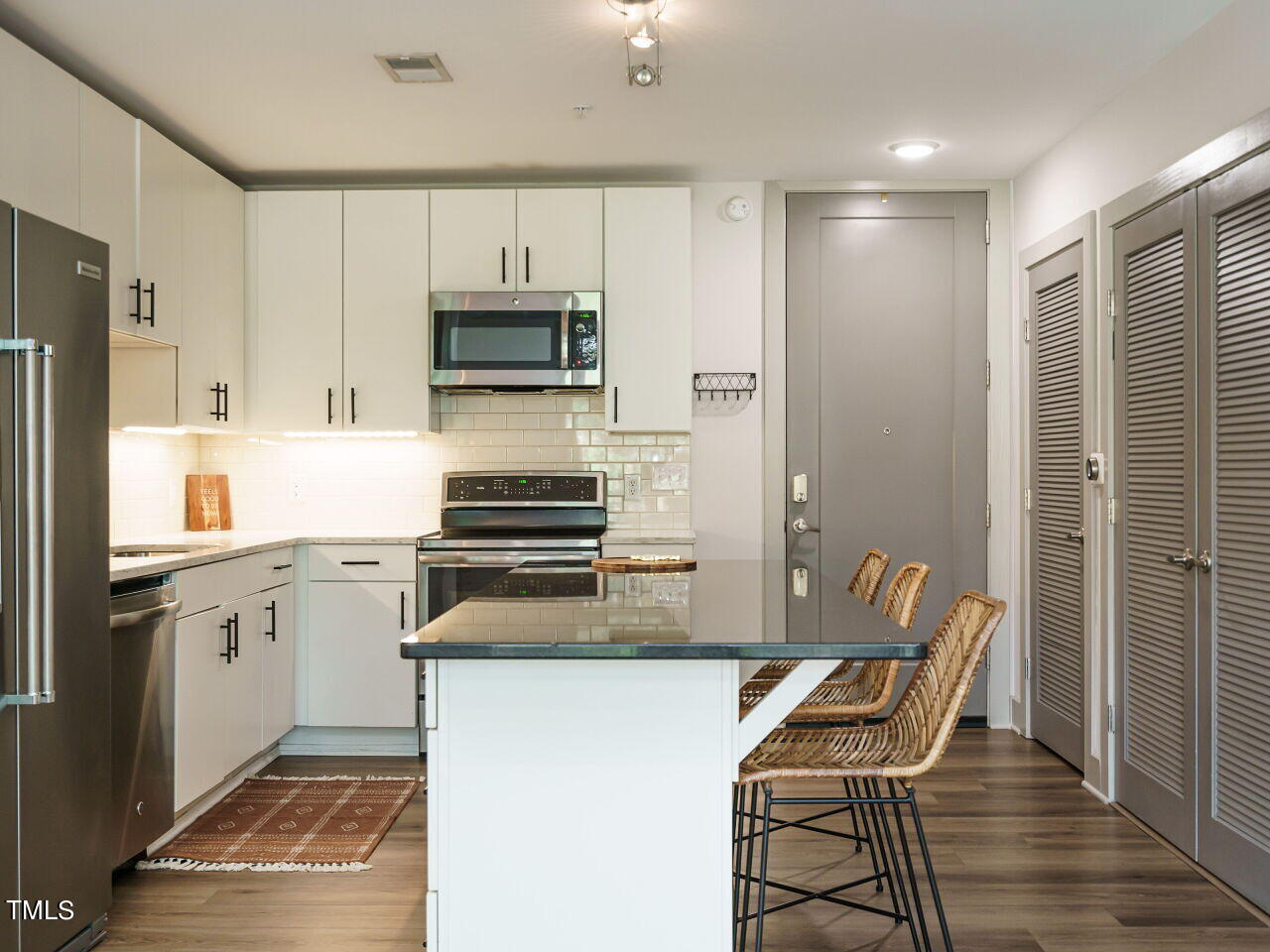 1300 St Marys Street, Unit 407 Raleigh, NC 27605 - Photo 5 of 26 005-1280x960-kitchen