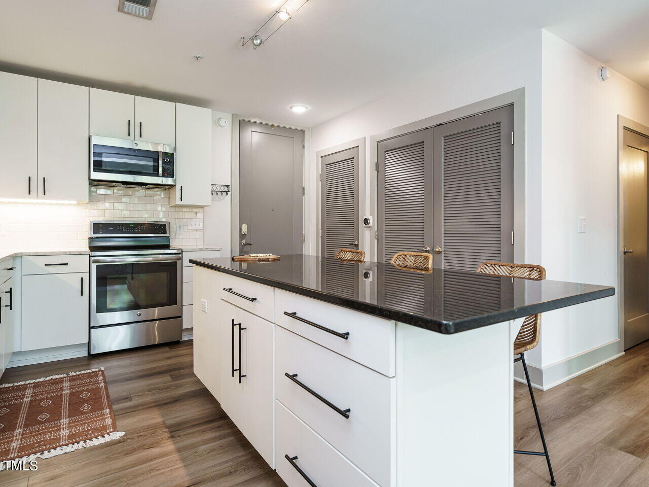1300 St Marys Street, Unit 407 Raleigh, NC 27605 - Photo 8 of 26 008-1280x960-kitchen