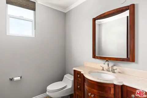 $6,750 | 632 North Kings Road, Unit 202, West Hollywood, CA 90048