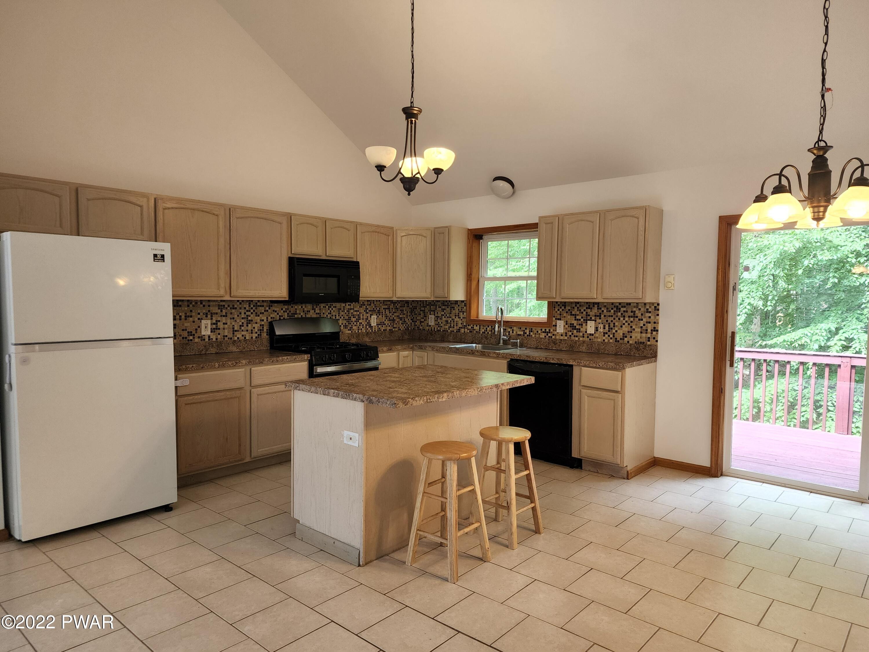 237 Ridge Drive Milford, PA 18337 - Photo 4 of 14