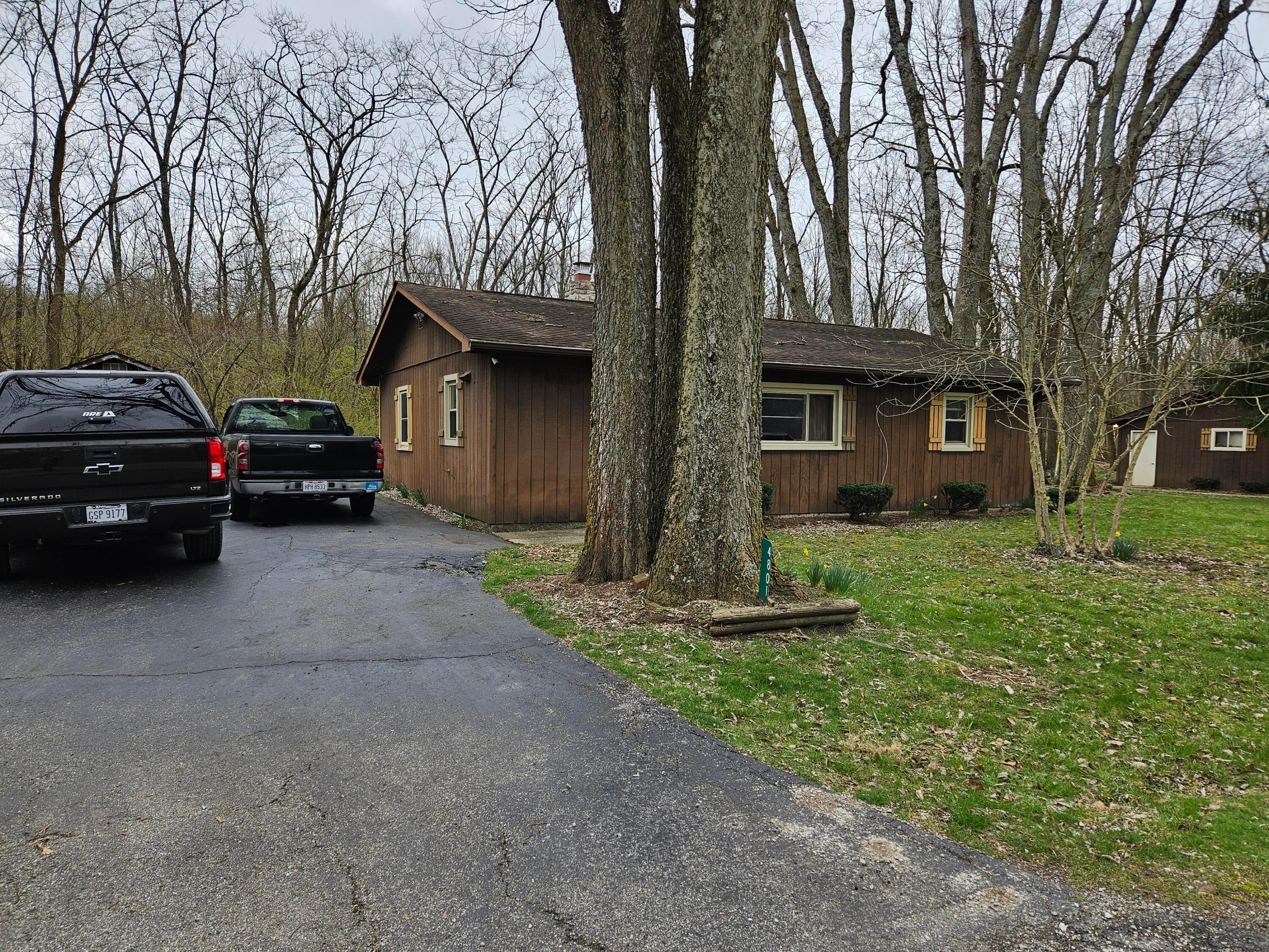 4801 Chapman Road Delaware, OH 43015 - Photo 3 of 51 Chapman front with side driveway