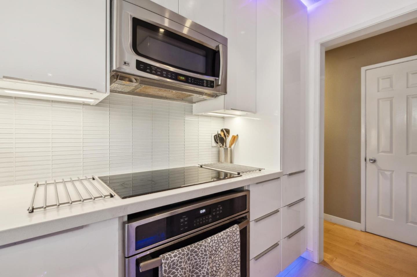 181 Ada Avenue, Unit 47 Mountain View, CA 94043 - Photo 5 of 32 a kitchen with a sink and cabinets
