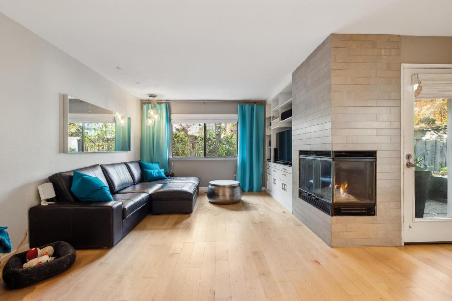 181 Ada Avenue, Unit 47 Mountain View, CA 94043 - Photo 7 of 32 a living room with furniture and a fireplace