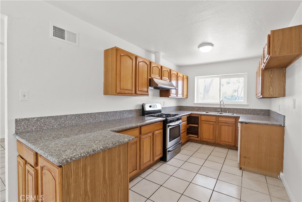 10743 Cass Street Riverside, CA 92505 - Photo 5 of 11