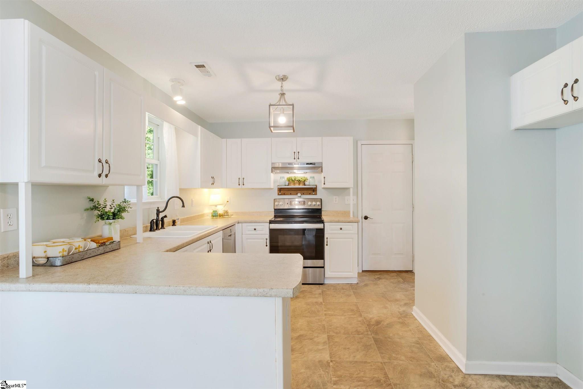 303 Riverside Chase Circle Greer, SC 29650 - Photo 11 of 32 Gallery Image 11
