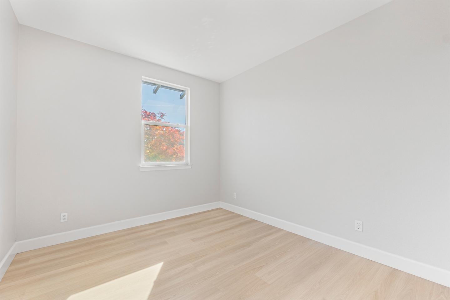 2102 Klassen Way San Jose, CA 95131 - Photo 18 of 31 an empty room with a window