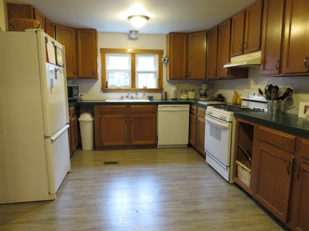 109 West Farms Road Canaan, NH 03741 - Photo 4 of 36