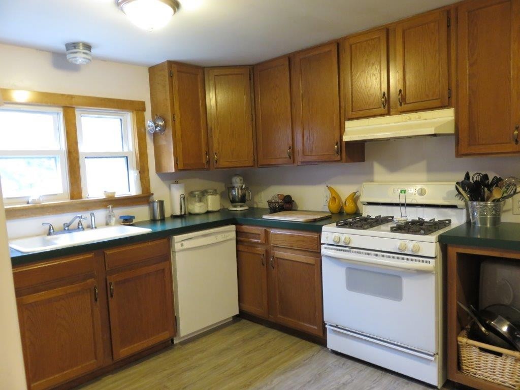 109 West Farms Road Canaan, NH 03741 - Photo 6 of 36