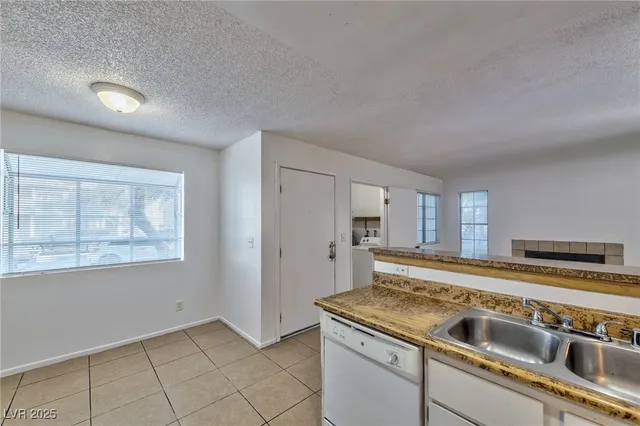 $1,095 | 1961 Cosmic Drive, Unit 195, Las Vegas, NV 89115