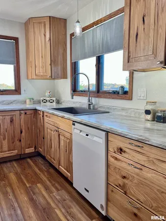 $300,000 | 18316 266th Street West, Illinois City, IL 61259