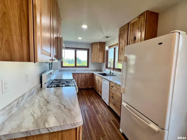 $300,000 | 18316 266th Street West, Illinois City, IL 61259