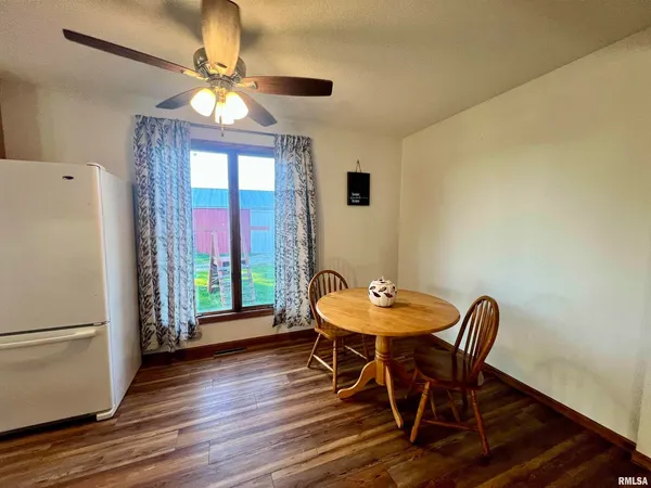 $300,000 | 18316 266th Street West, Illinois City, IL 61259