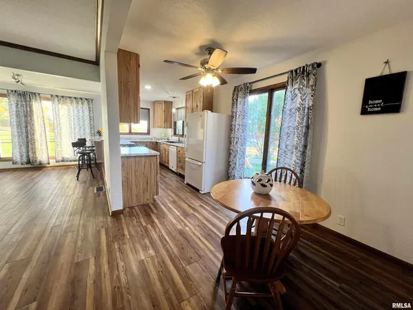 $300,000 | 18316 266th Street West, Illinois City, IL 61259