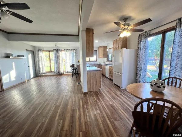 $300,000 | 18316 266th Street West, Illinois City, IL 61259