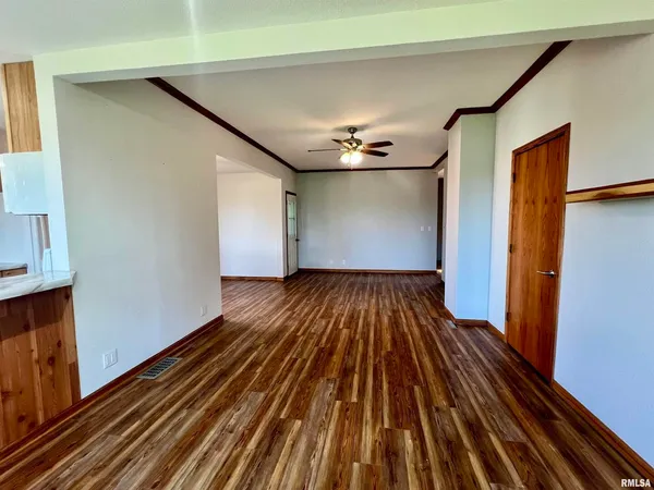 $300,000 | 18316 266th Street West, Illinois City, IL 61259