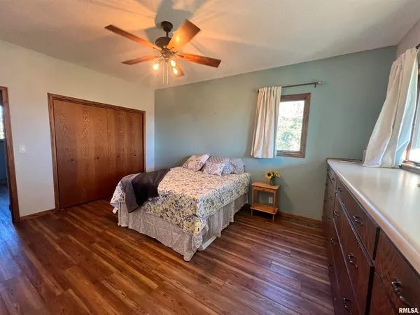 $300,000 | 18316 266th Street West, Illinois City, IL 61259