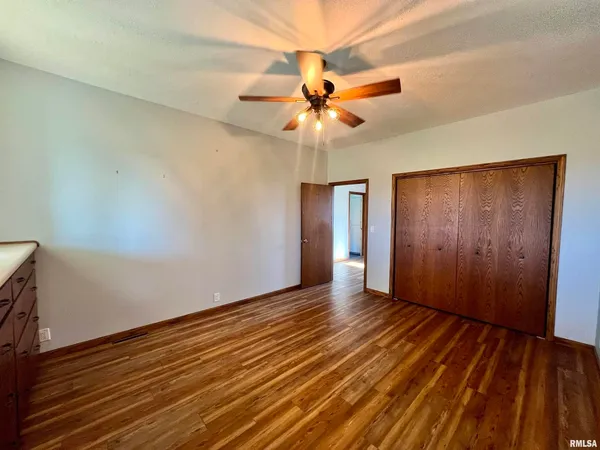 $300,000 | 18316 266th Street West, Illinois City, IL 61259