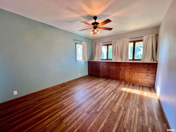 $300,000 | 18316 266th Street West, Illinois City, IL 61259