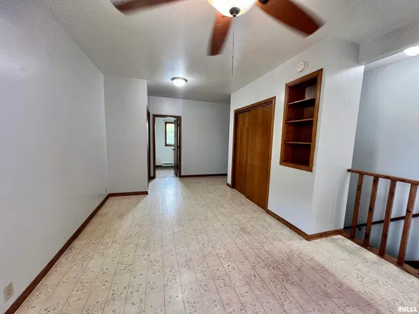 $300,000 | 18316 266th Street West, Illinois City, IL 61259