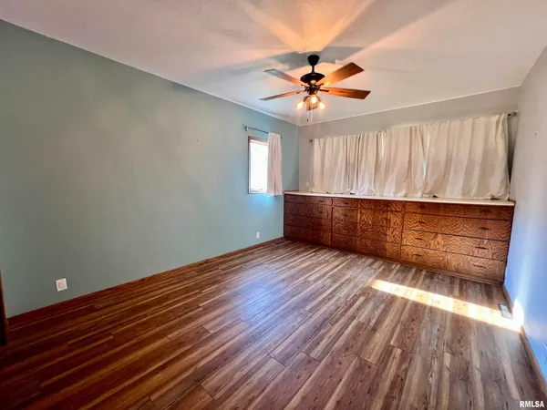 $300,000 | 18316 266th Street West, Illinois City, IL 61259