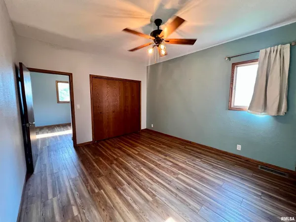 $300,000 | 18316 266th Street West, Illinois City, IL 61259