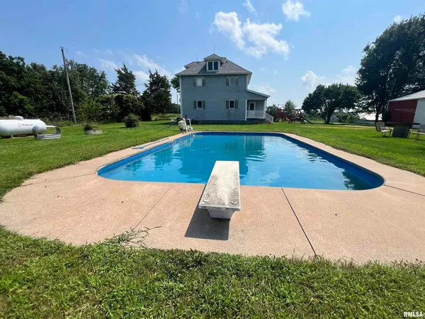 $300,000 | 18316 266th Street West, Illinois City, IL 61259