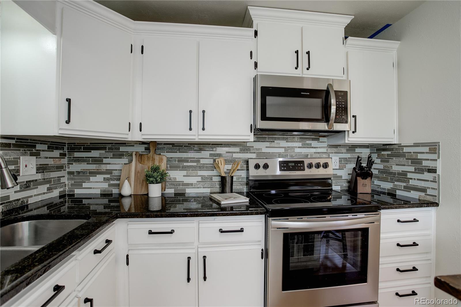 7834 Reed Street Arvada, CO 80003 - Photo 9 of 33