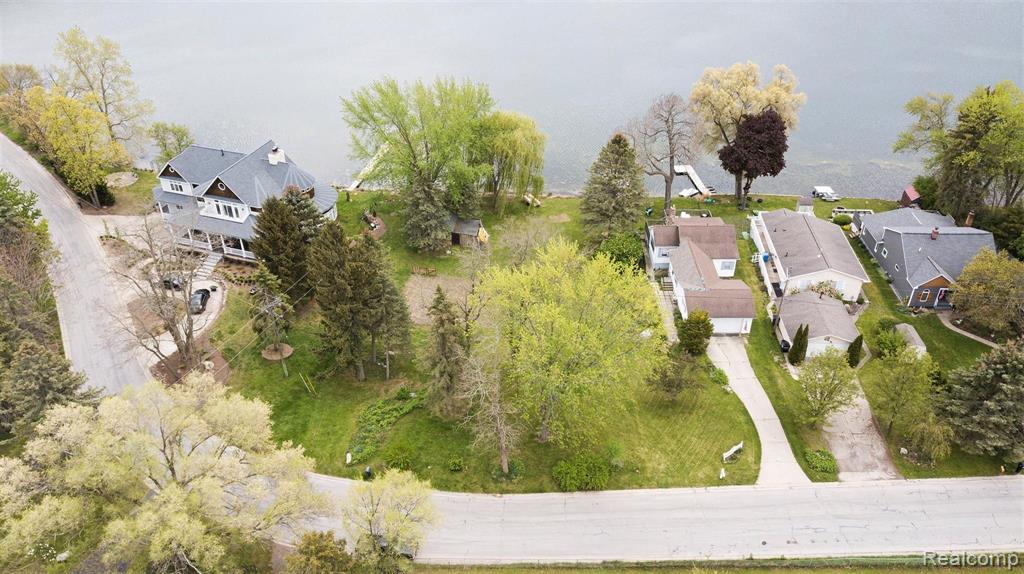158 Clifford Road Brighton, MI 48116 - Photo 2 of 23