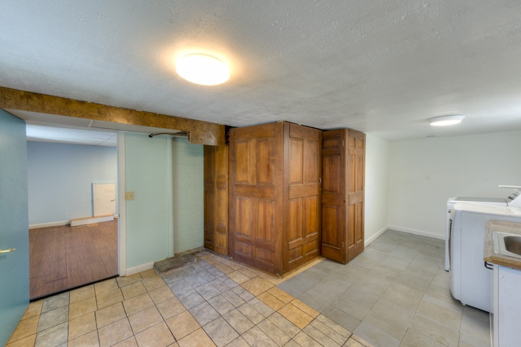 148 Whitmarsh Avenue Worcester, MA 01606 - Photo 29 of 34
