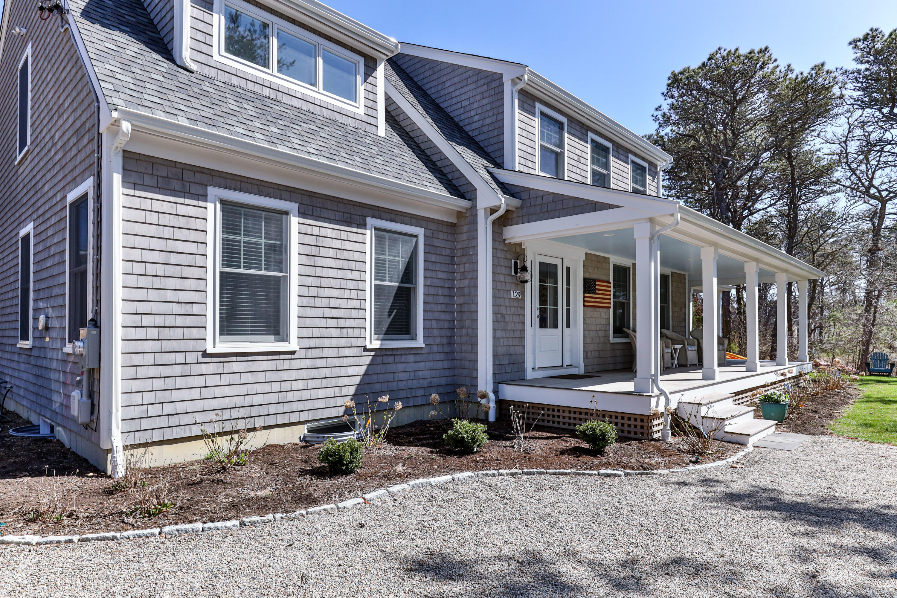 129 Hardings Beach Road Chatham, MA 02633 - Photo 1 of 33 129HarLR-4
