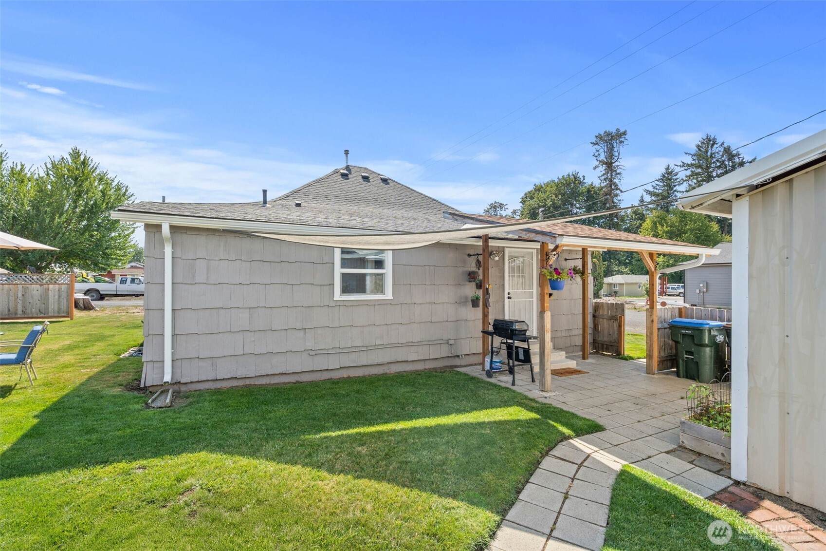 450 Cedar Street Toledo, WA 98591 - Photo 12 of 38 a front view of a house with garden