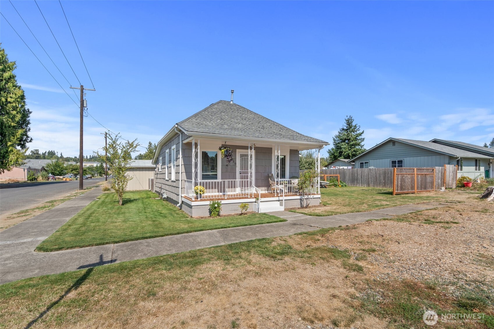 450 Cedar Street Toledo, WA 98591 - Photo 25 of 38 a front view of a house with garden
