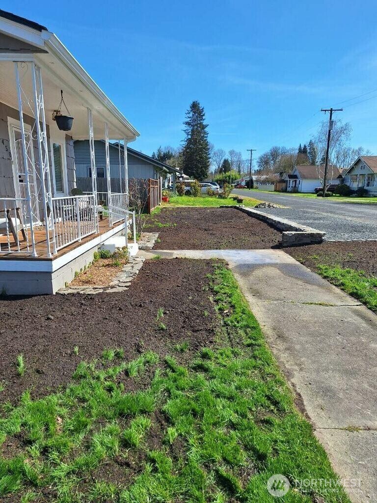 450 Cedar Street Toledo, WA 98591 - Photo 36 of 38 a view of a house with a yard and street