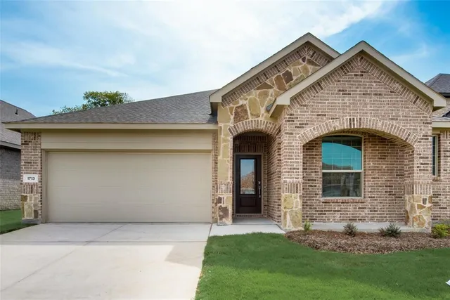 $2,395 | 1713 Roadrunner Drive, Little Elm, TX 75068