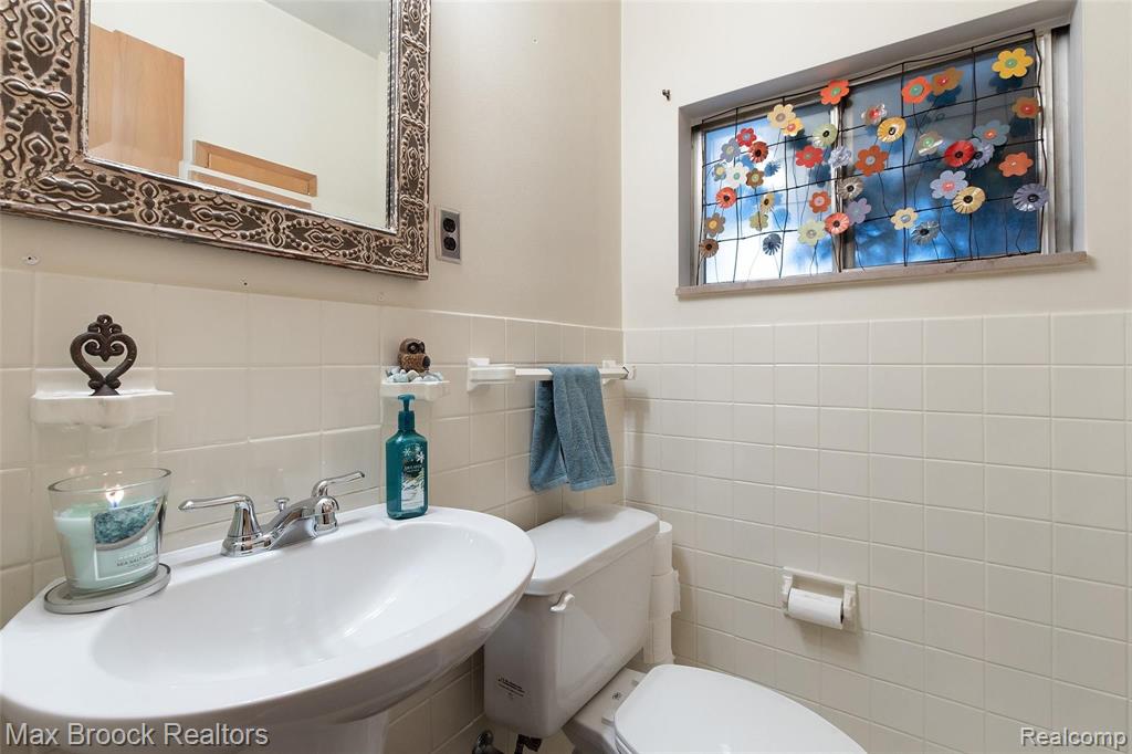 15991 Reedmere Avenue Beverly Hills, MI 48025 - Photo 13 of 25