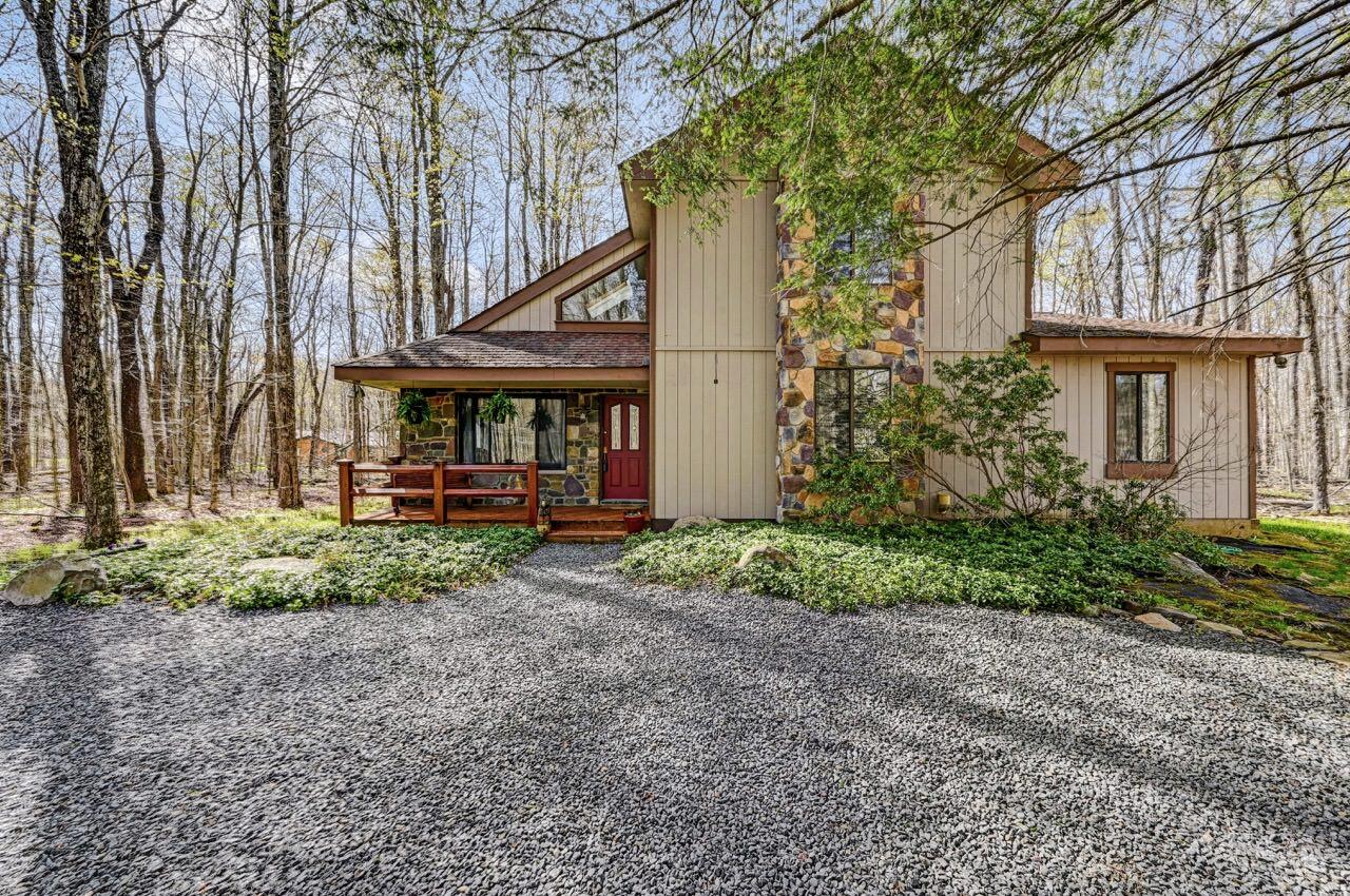 158 Flintlock Trail Pocono Pines, PA 18350 - Photo 2 of 21 158 Flintlock Trail