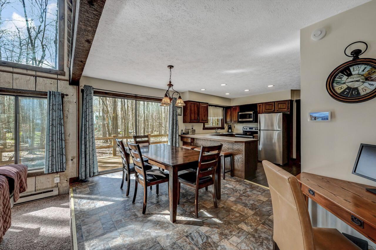 158 Flintlock Trail Pocono Pines, PA 18350 - Photo 7 of 21 Dining