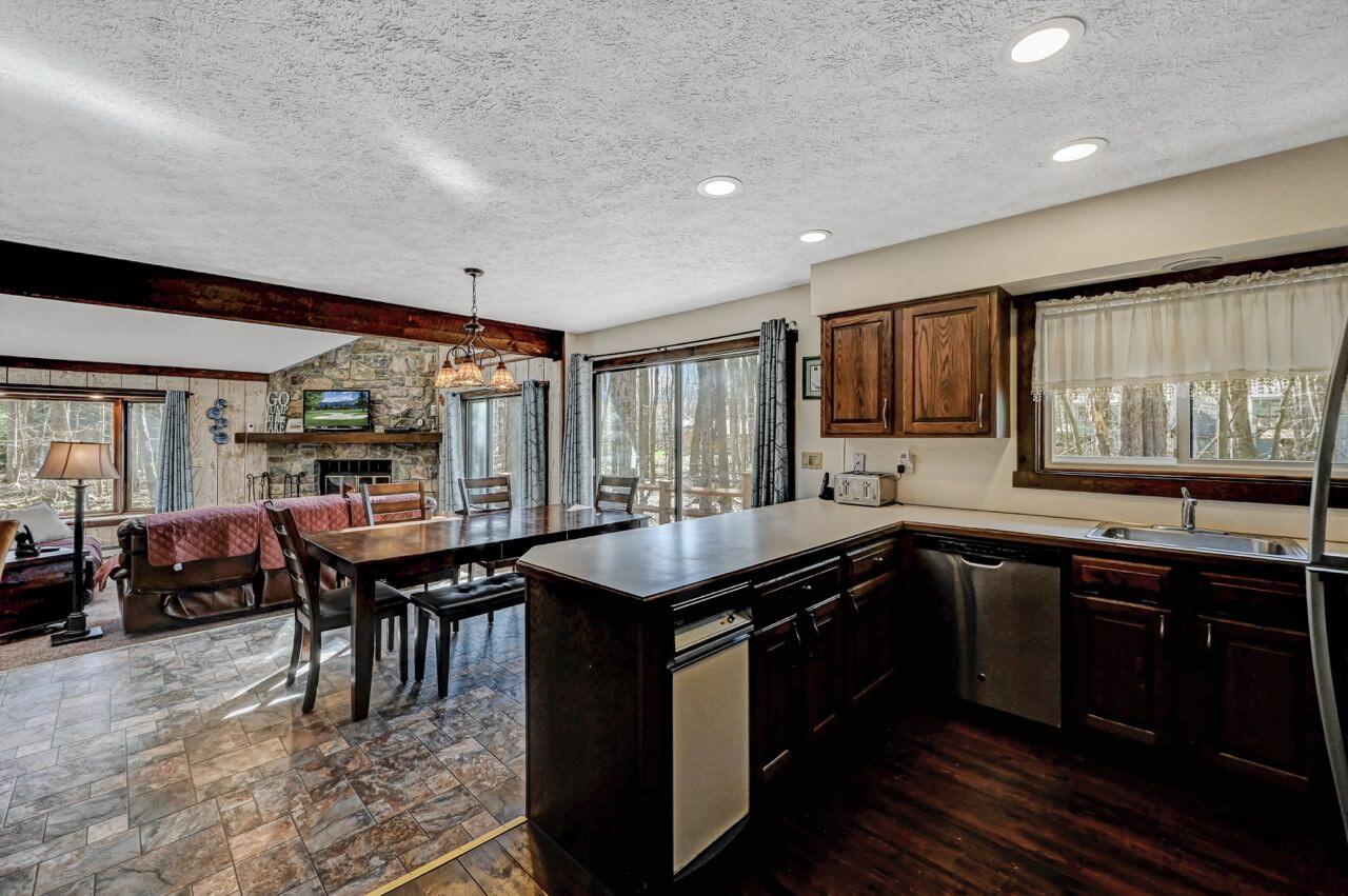 158 Flintlock Trail Pocono Pines, PA 18350 - Photo 9 of 21 Kitchen