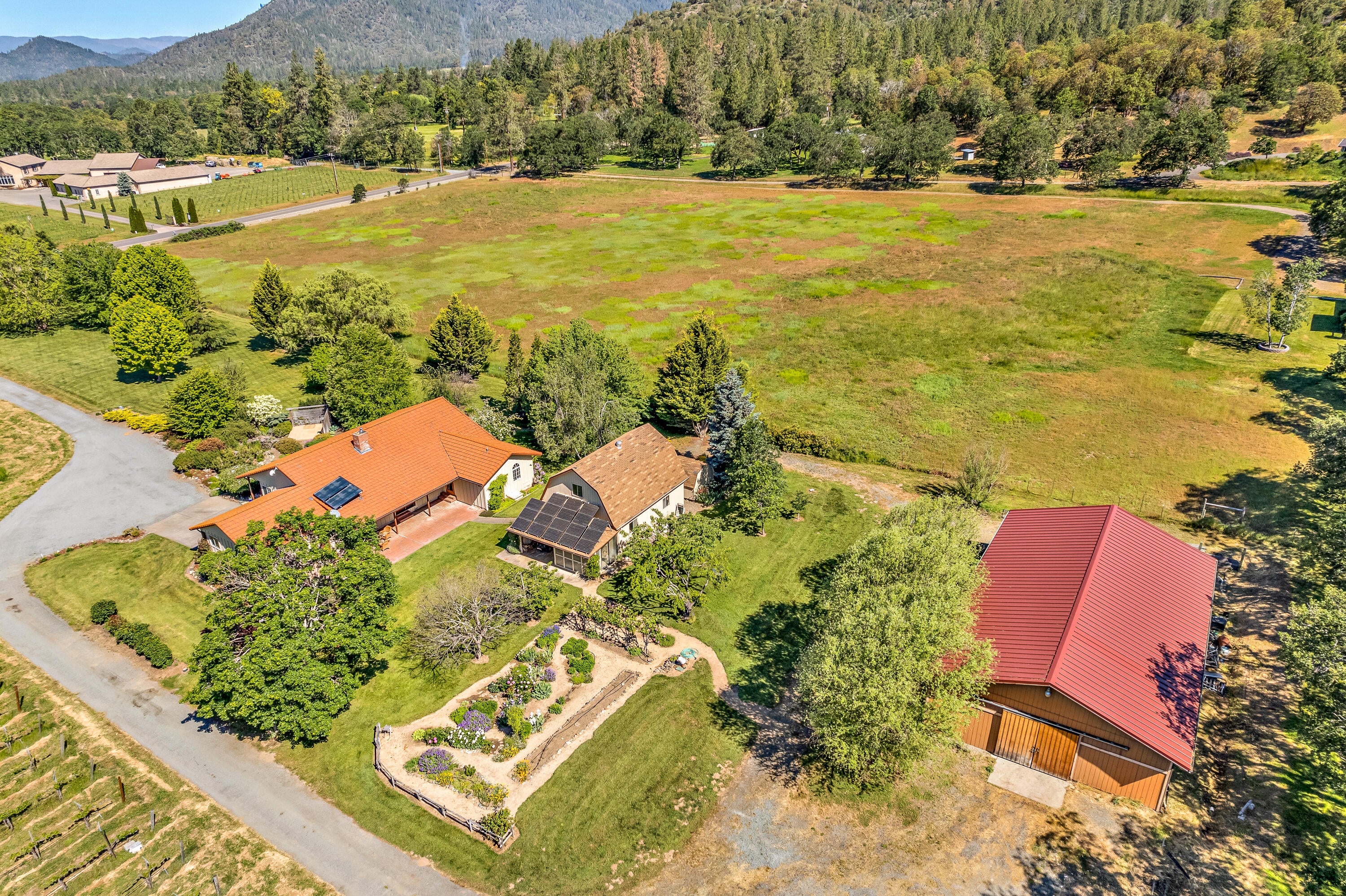 1494 Kubli Road Grants Pass, OR 97527 - Photo 30 of 67 DJI_0886