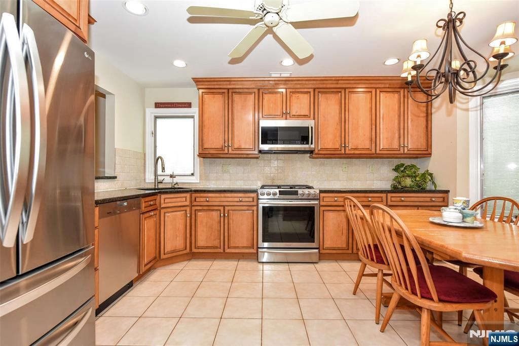 227 Westervelt Lane Mahwah, NJ 07430 - Photo 11 of 48