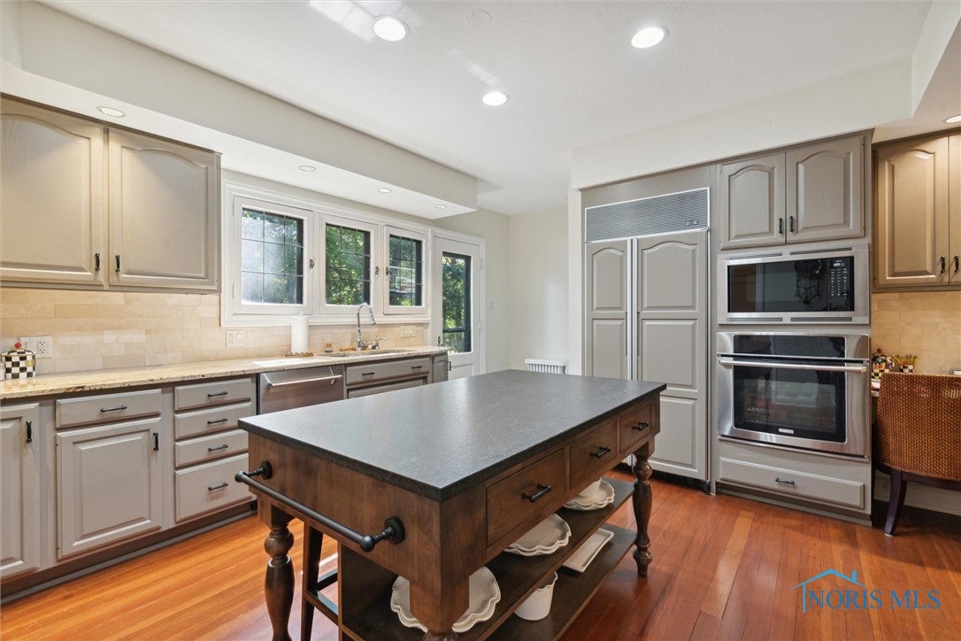 3525 Ridgewood Road Toledo, OH 43606 - Photo 19 of 50 Kitchen