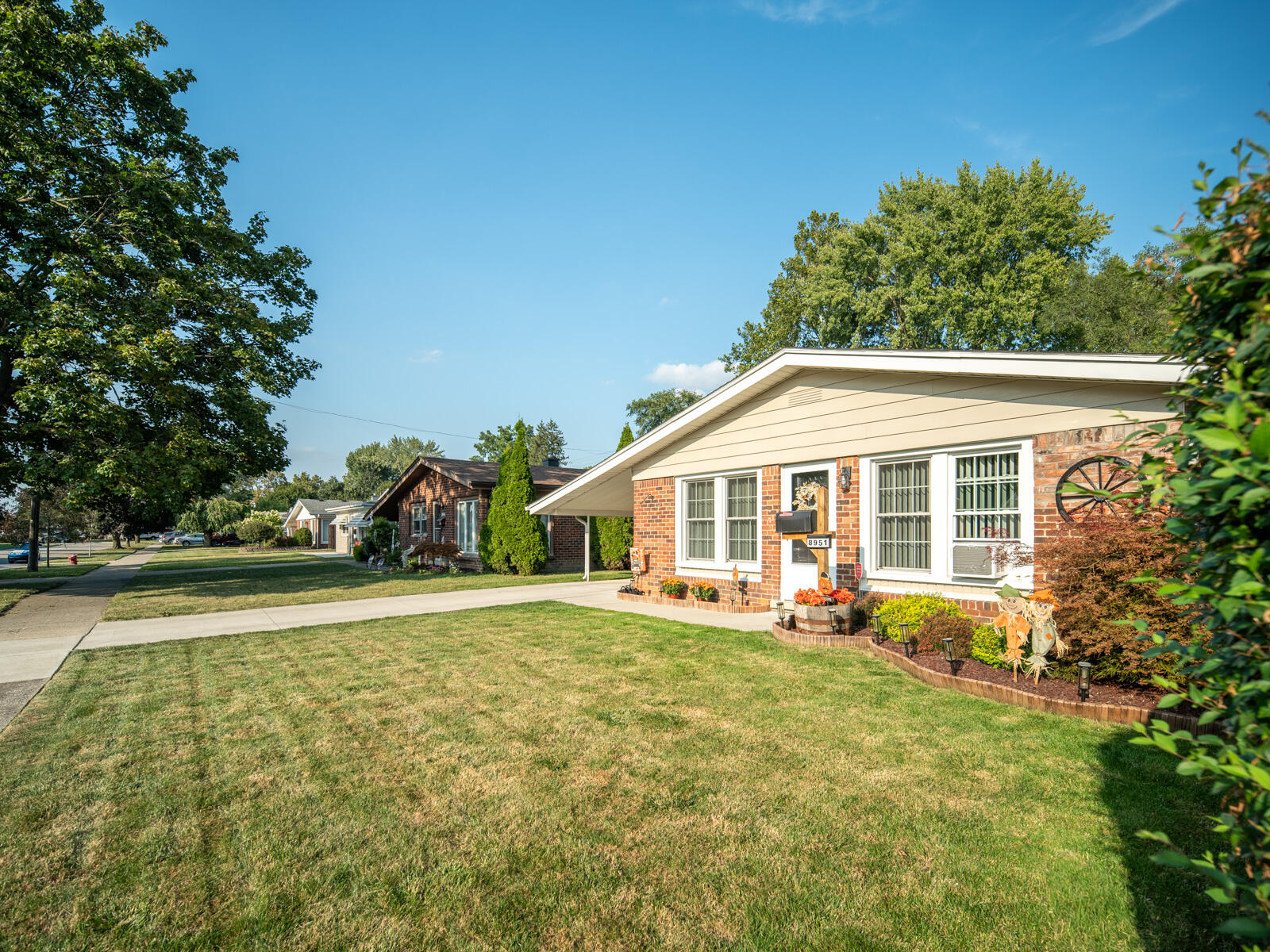 8951 Rackham Street Taylor, MI 48180 - Photo 24 of 29 Well maintained yard